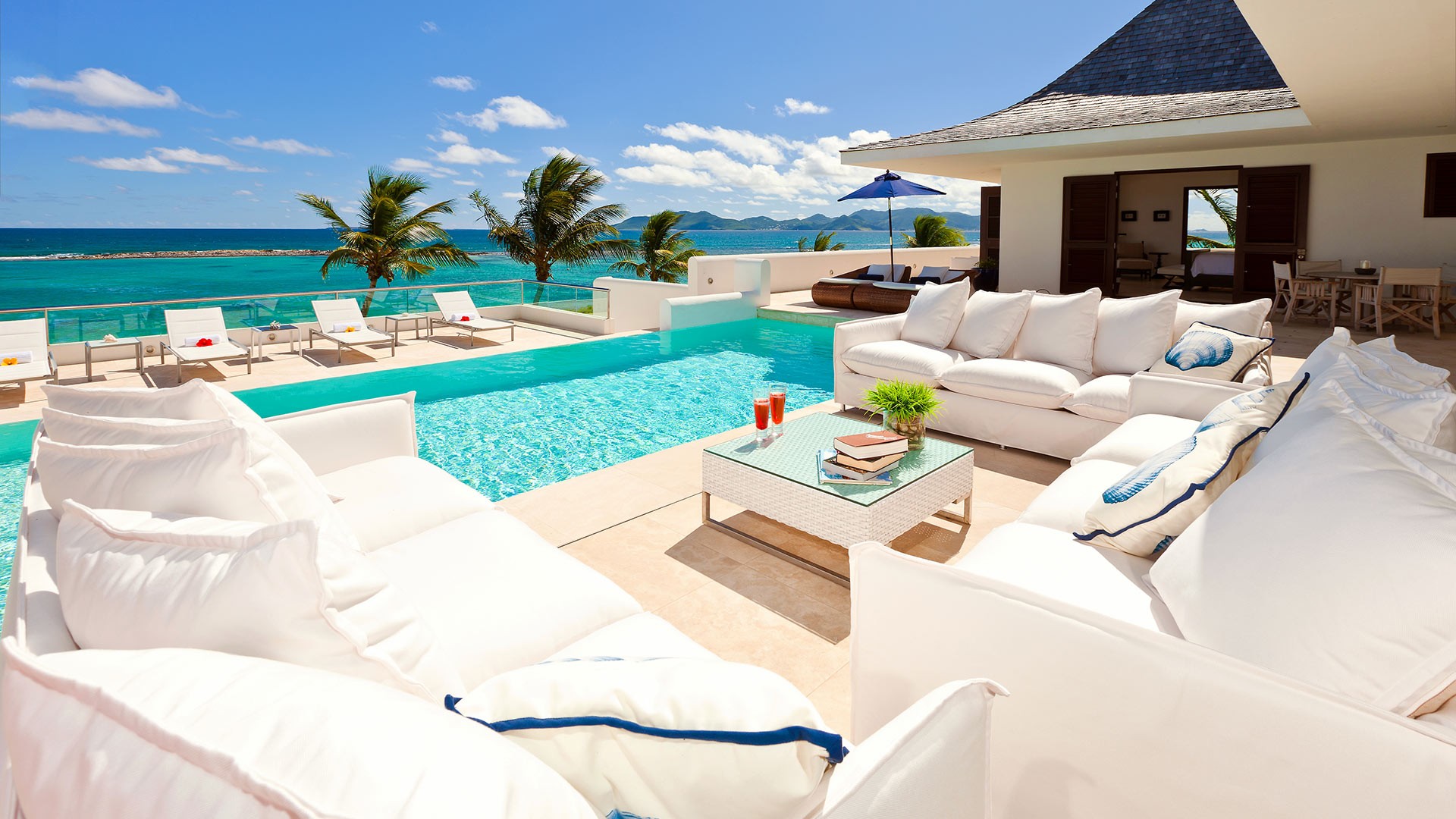 LeBleu-Villa-Anguilla-Rental-Pooldeck-lounge