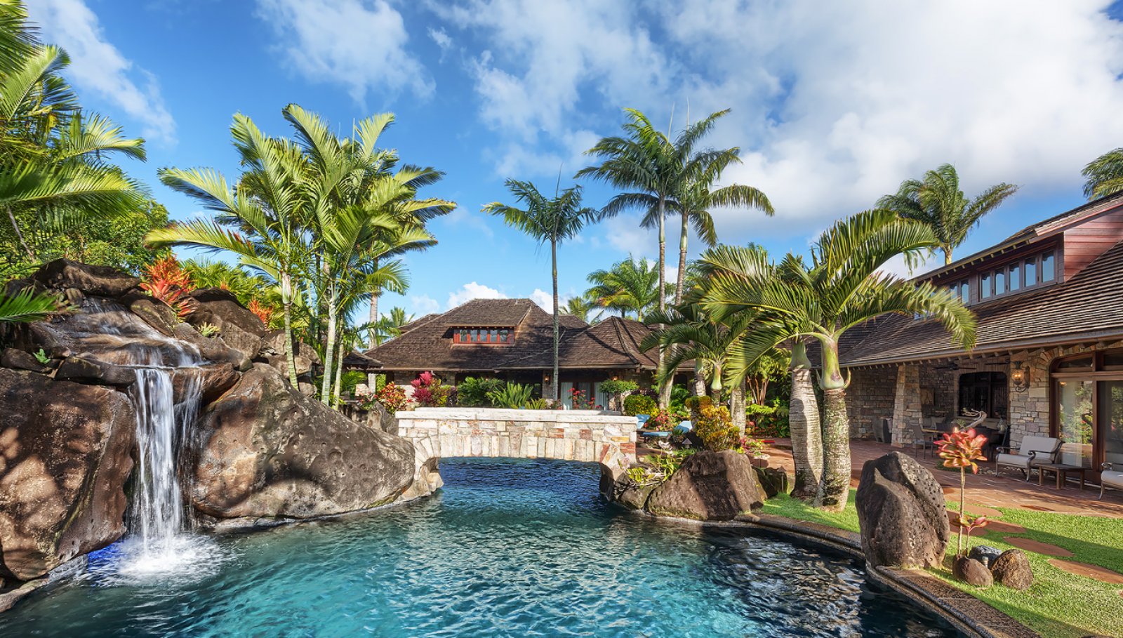 luxury_oceanfront_kauai_vacation_rental_03.png