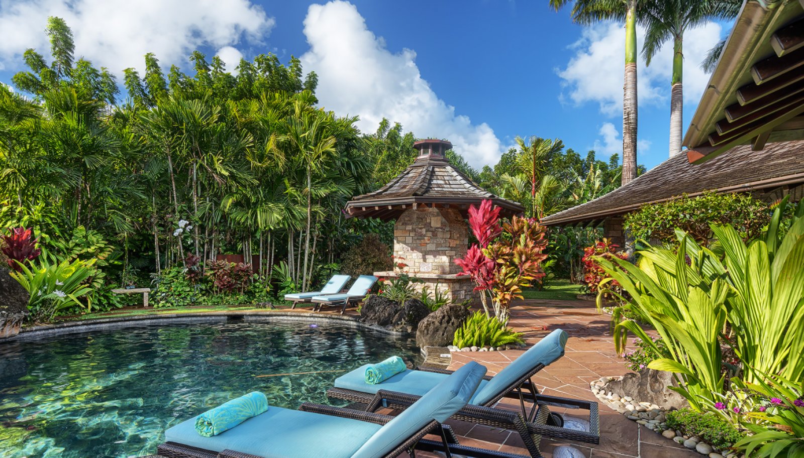 luxury_oceanfront_kauai_vacation_rental_06.png