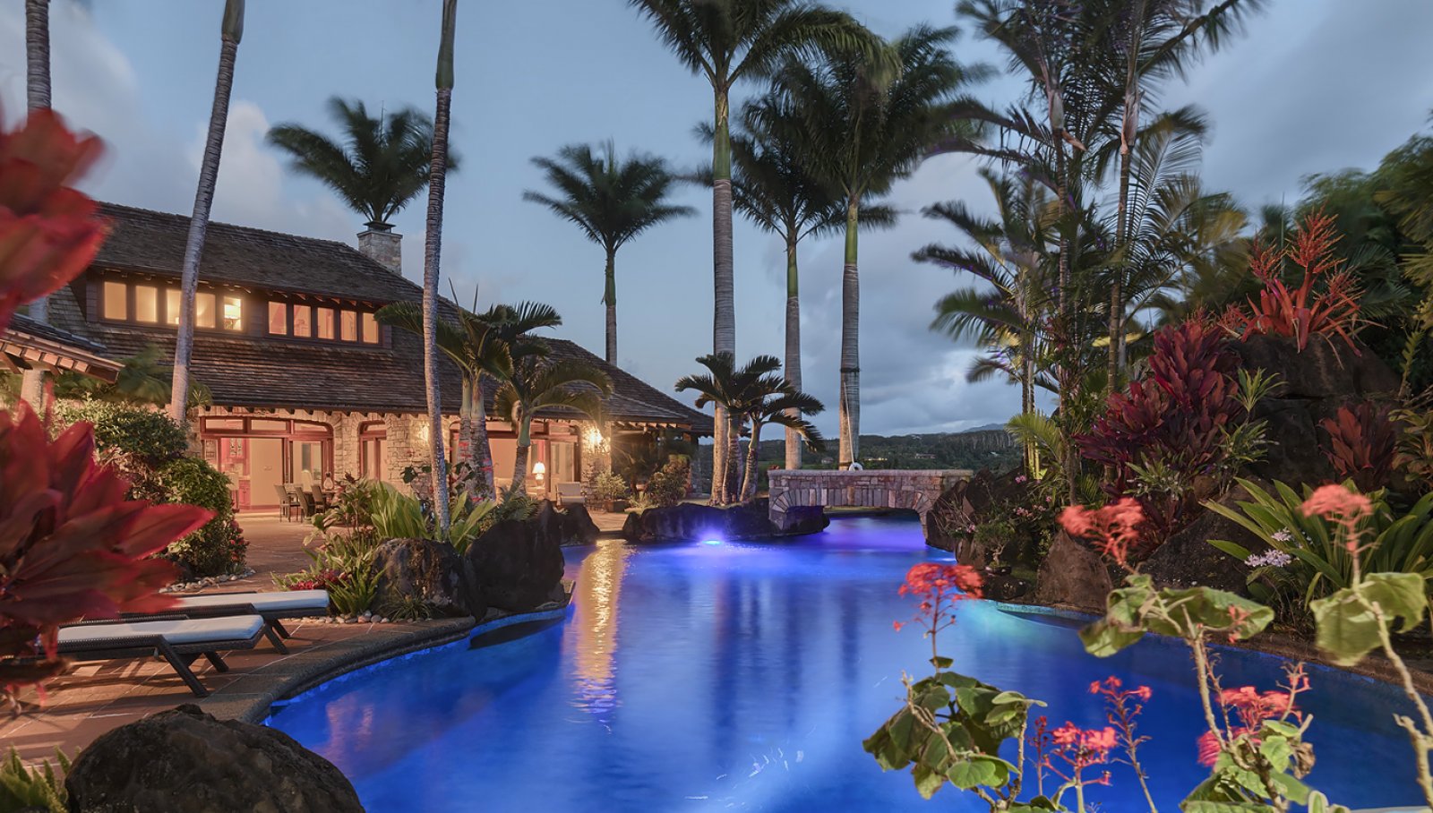 luxury_oceanfront_kauai_vacation_rental_32.png