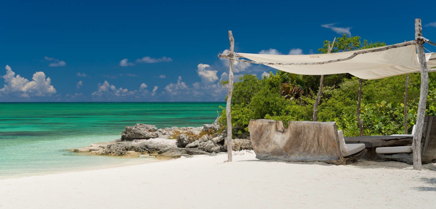 COMO-Parrot-Cay_Sanctuary-Main-House-beach-cabana
